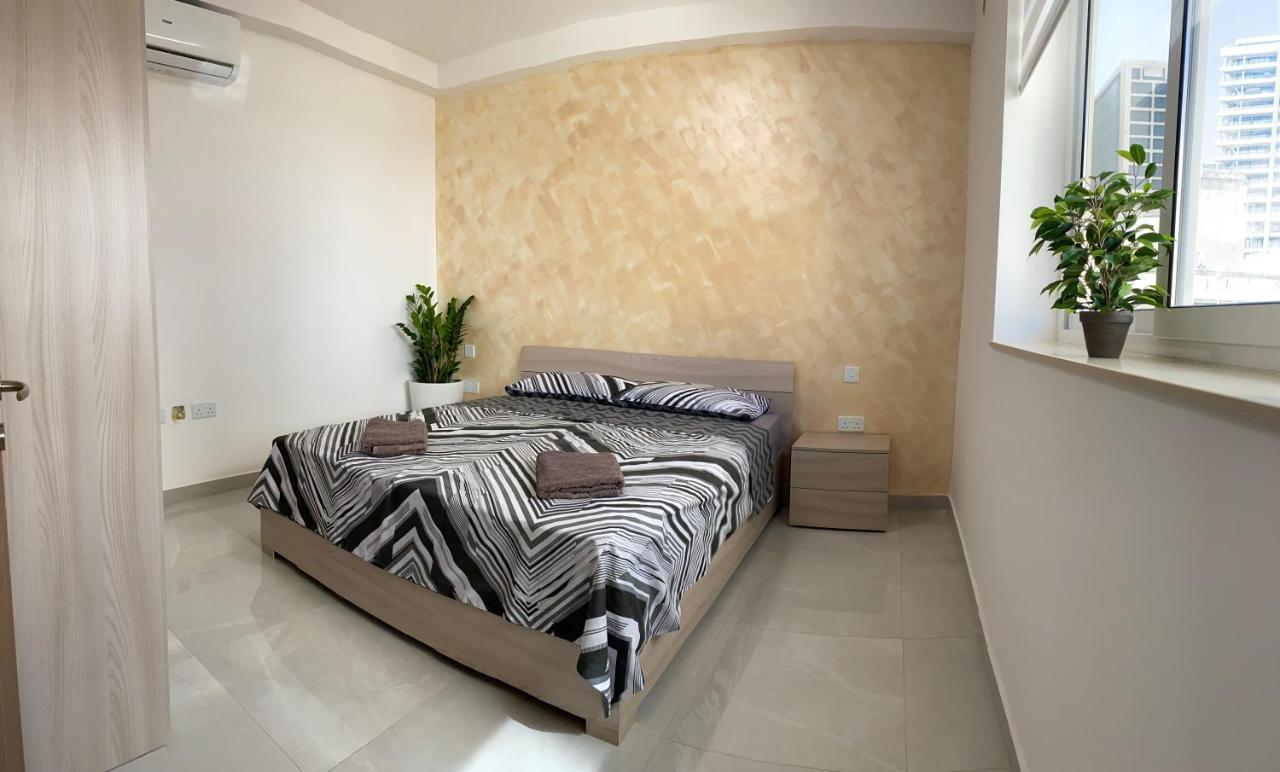 Seaside Apartment In Gzira Екстериор снимка